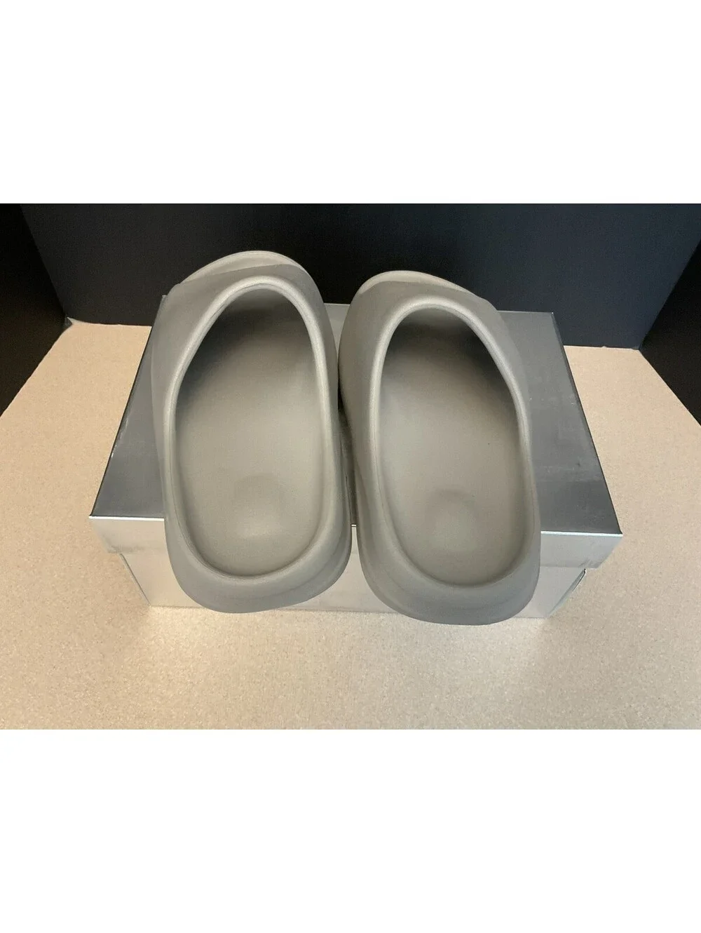 New! Mens YZY YS-01 Grey Comfort Slide Sandals. Size 7. Awesome Sandals!